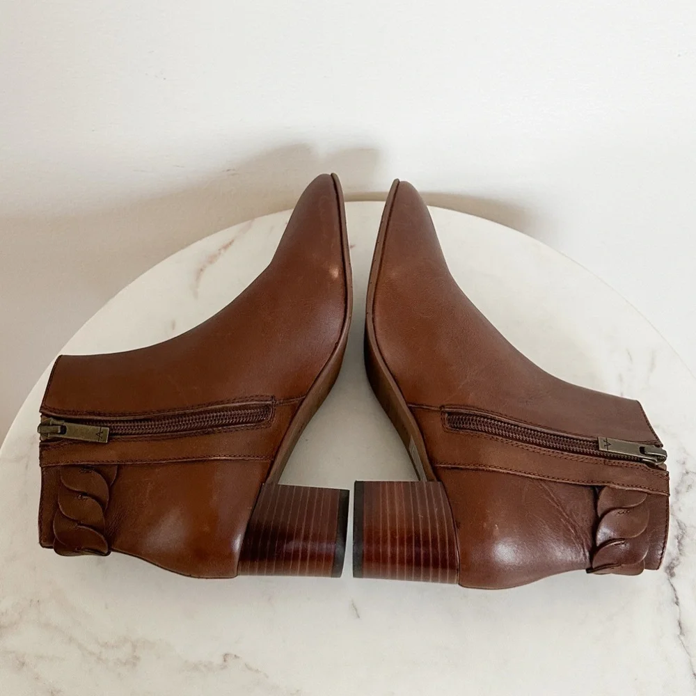 NEW Aquatalia Feliciana Weatherproof Block Heel Ankle Boots Size 6